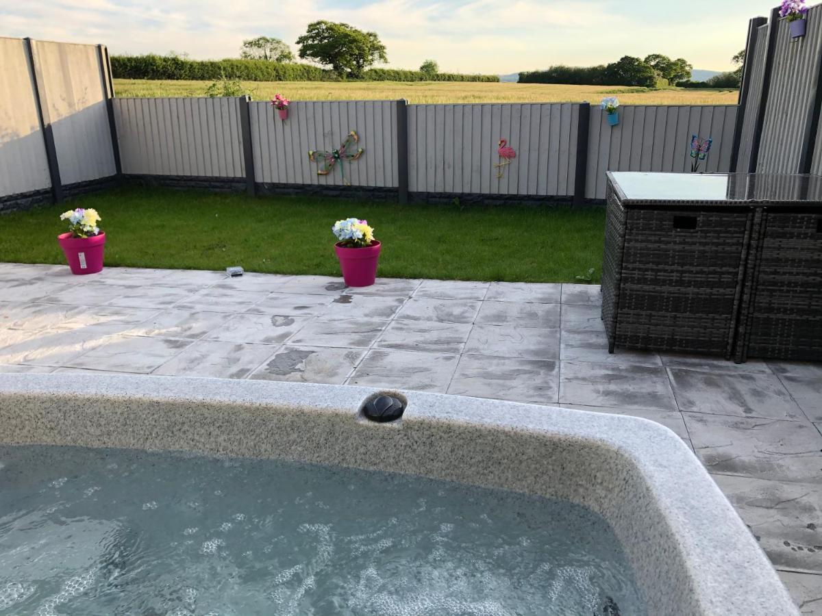 Dwylig Isa Holiday Cottages Rhuddlan Esterno foto