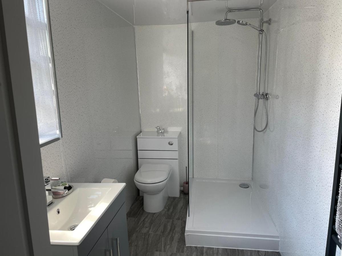 Dwylig Isa Holiday Cottages Rhuddlan Esterno foto
