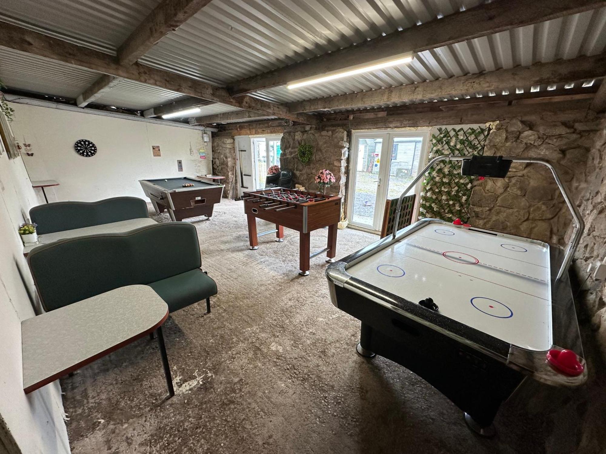 Dwylig Isa Holiday Cottages Rhuddlan Esterno foto