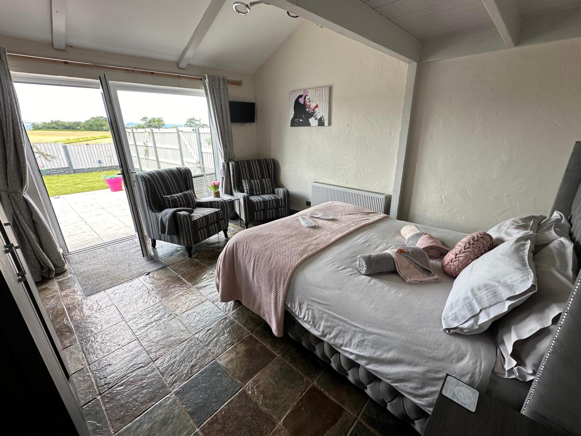 Dwylig Isa Holiday Cottages Rhuddlan Esterno foto