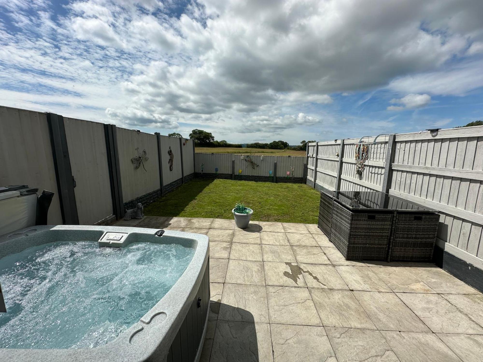 Dwylig Isa Holiday Cottages Rhuddlan Esterno foto
