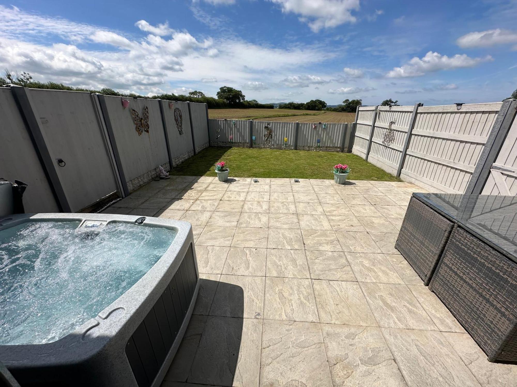 Dwylig Isa Holiday Cottages Rhuddlan Esterno foto