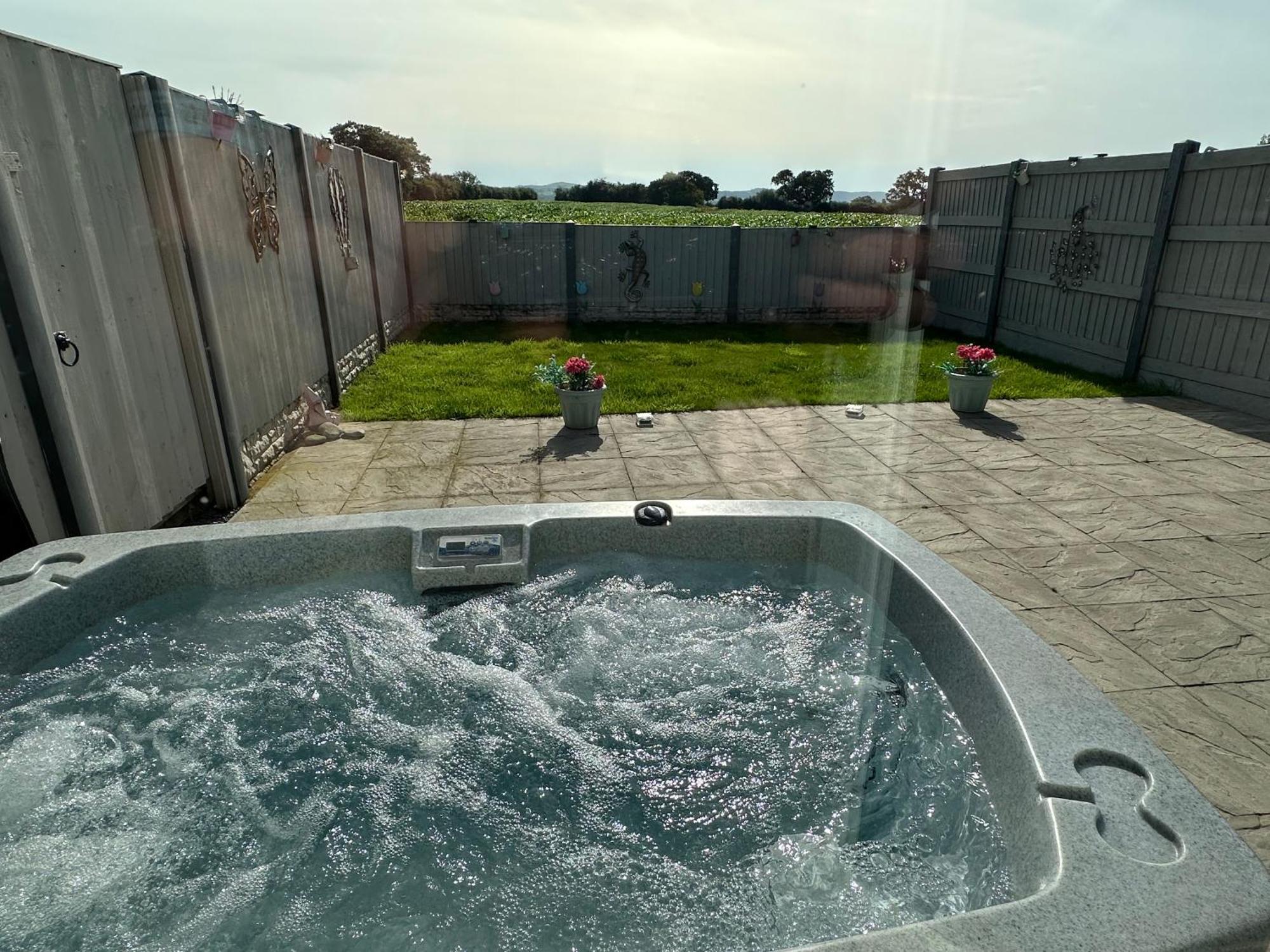 Dwylig Isa Holiday Cottages Rhuddlan Esterno foto